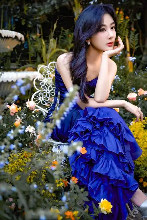 蓝色妖姬@杨紫#elle红毯