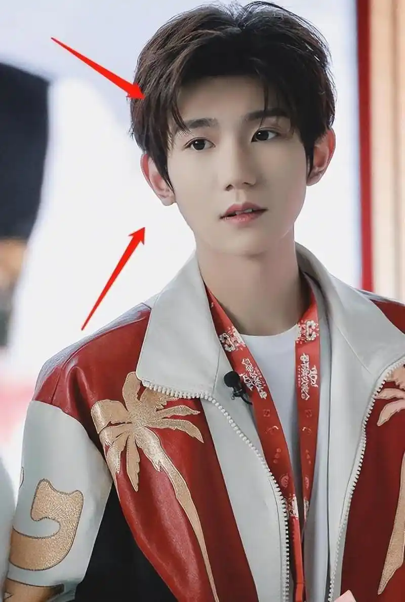 最近,年轻偶像王源因私生活混乱的问题和豪宅塌方备受舆论关注.