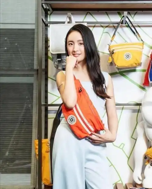 林依晨不会老的吗37岁还这么有少女感休闲穿搭照样很漂亮