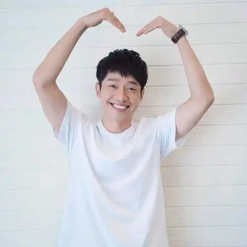 白衣少年张栋梁