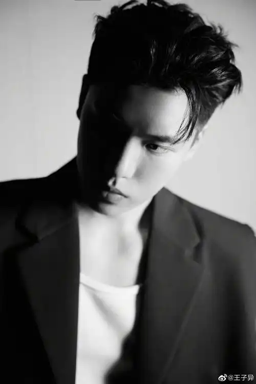 王子异跨年firstsight舞台##王子异帽子