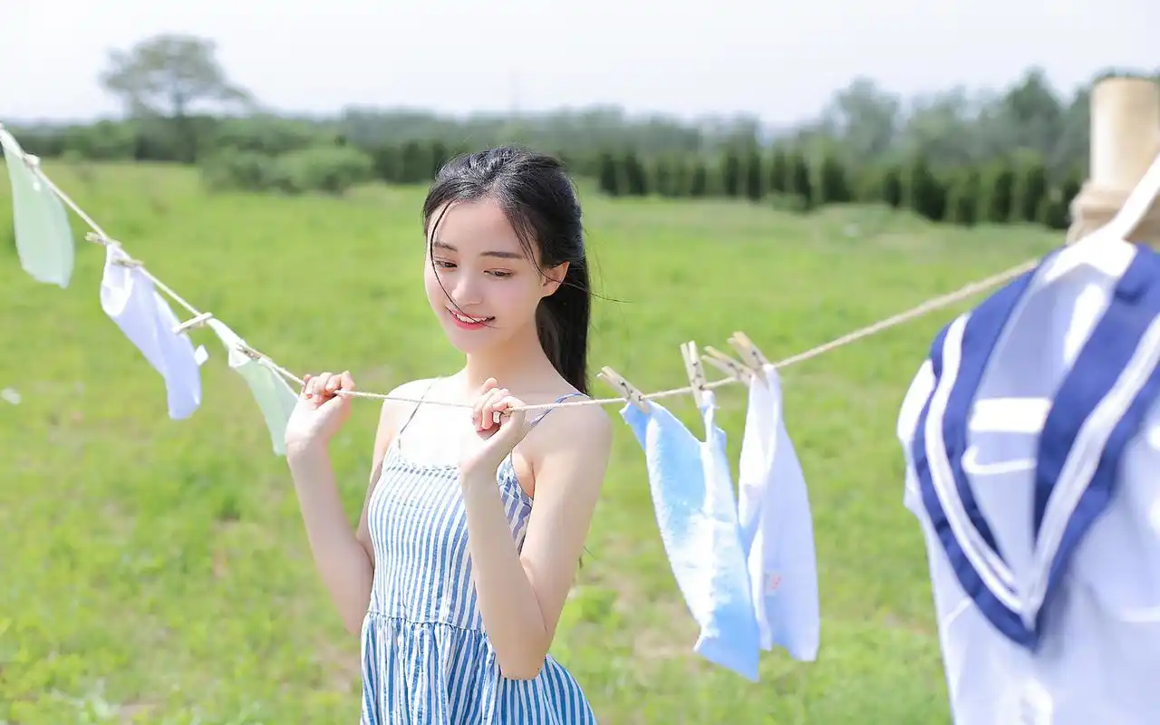 活力青春美女户外唯美写真图片壁纸