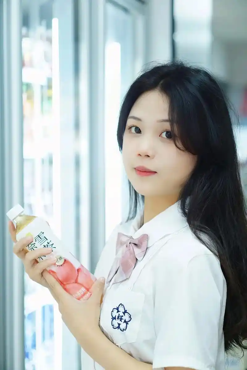 清纯女大学生 #校园青春 #校园写真 - 抖音