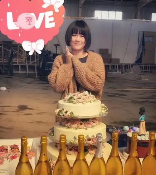 马思纯31岁生日庆生照曝光增肥15斤胖出双下巴