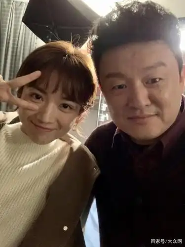 都市偶像剧《心的转换》杀青 青岛籍演员张磊饰演代露娃父亲