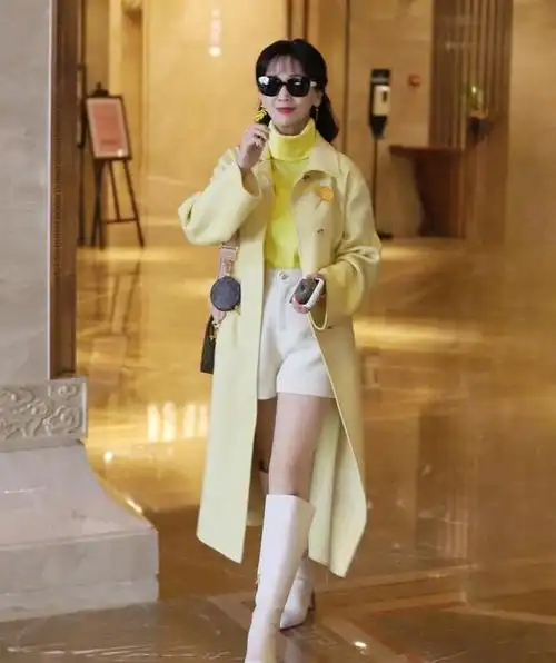 70岁的赵雅芝还穿短裤有人讽刺有人认可中老年女星处境尴尬