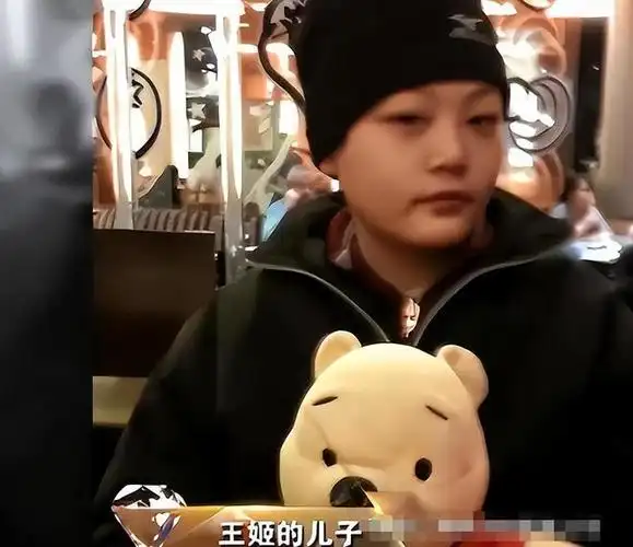 王姬:儿子有智力障碍,自己被骗光积蓄,却让女儿上交10年工资