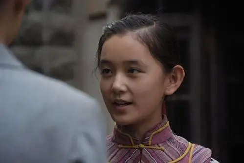 2015年参演黄渤主演的《青岛往事》,剧中那个少年小嫚就是她.