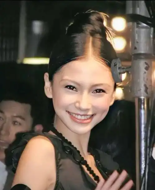 angelababy出道前旧照曝光娇小可爱气质青涩动人