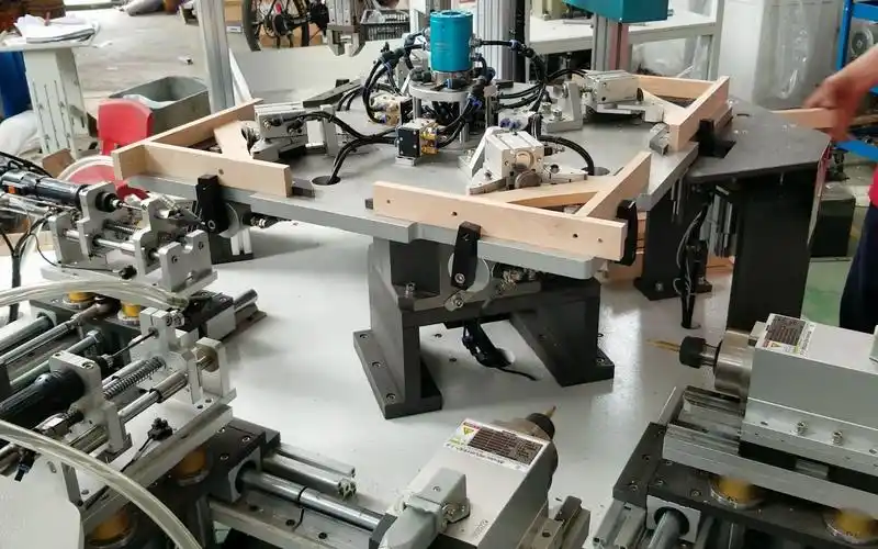 木制品攻丝锁螺丝机,自动攻丝锁螺丝机,木工制品组装机_哔哩哔哩_bili