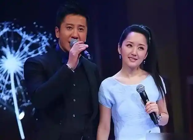 52岁杨钰莹与30出头鲍毅喜结良缘真爱跨越年龄祝福她找到真爱