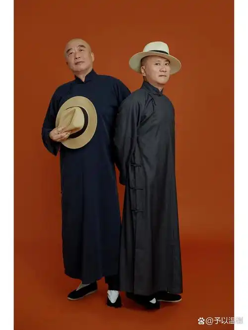 三代同堂92端端正正挂客厅的全家福