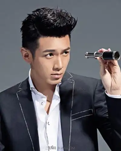 柯震东齐刘海碎发发型怎么弄