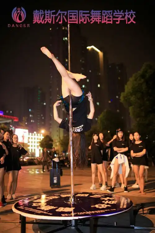钢管舞入门理论知识:竞技钢管舞