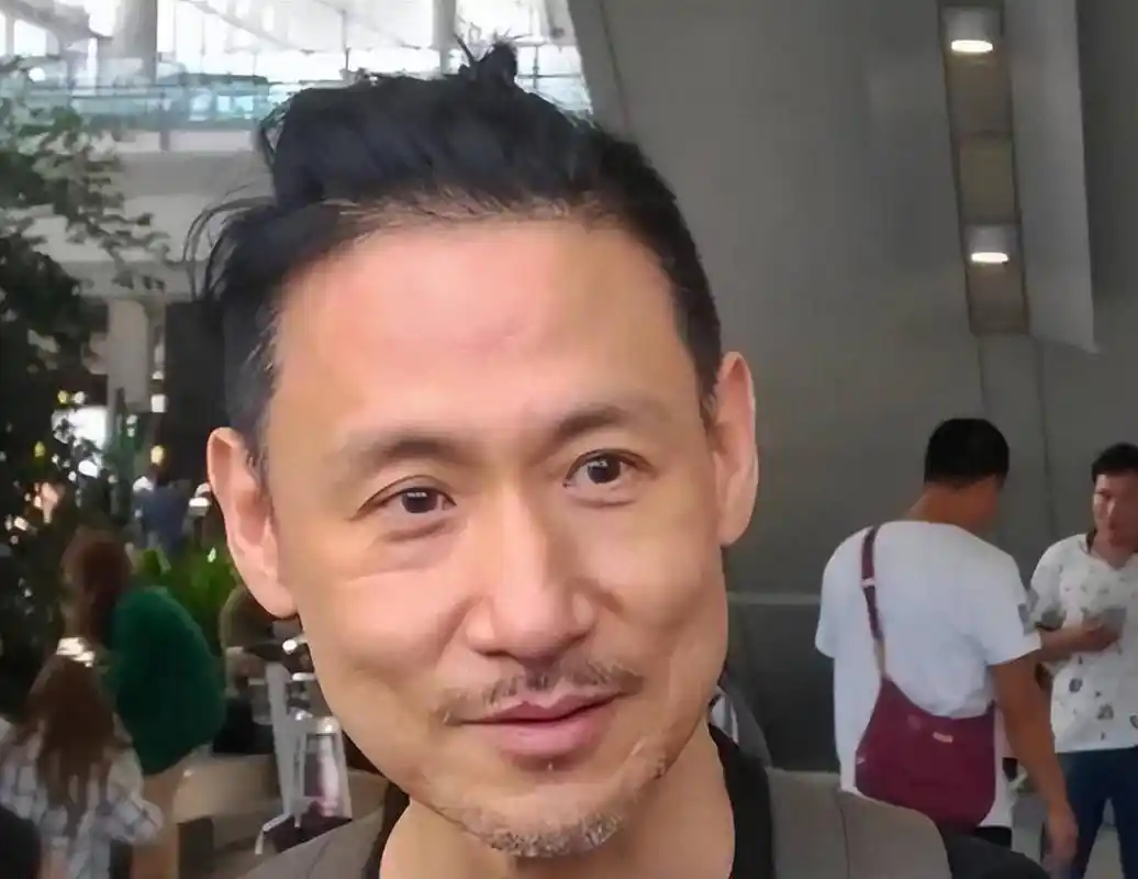 人年纪大了,难免会衰老,就算是歌神张学友也不例外,照片中的张学友