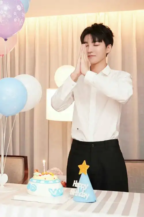 王俊凯二十四岁肆意生长