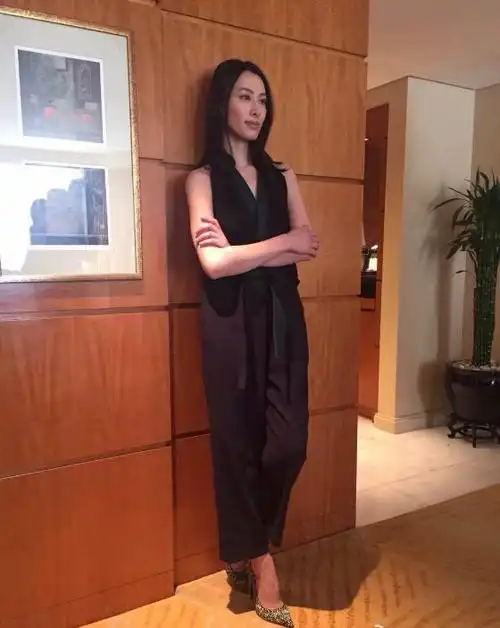 她是私生女19岁未婚生子,23岁成亿万富婆,香港玉女掌门人|梁洛施|亿万