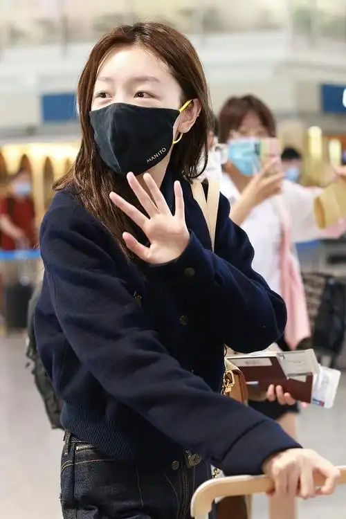 周冬雨机场出发图##戛纳电影节