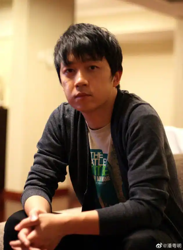 潘粤明称被10年前的自己帅到