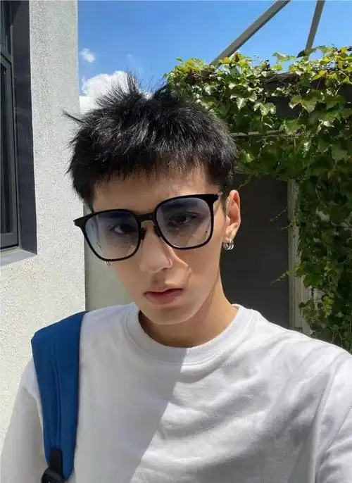 中式复古发型男中长发(今秋最帅男发15款)(12)