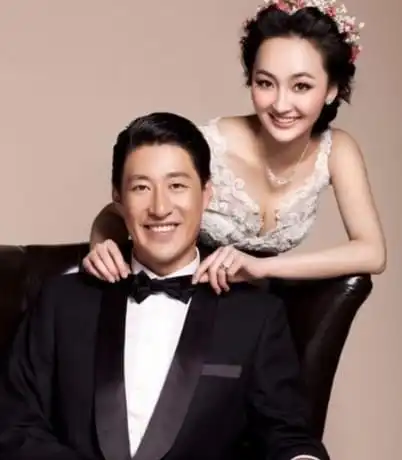 于震当红时抛弃原配转身娶小13岁娇妻原配方柏霓如今怎么样了