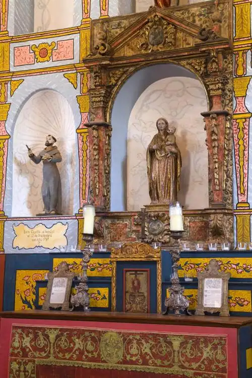 竖图,室内,白天,正面,旅游,度假,标志建筑,地标,建筑,蜡烛,雕塑,美国