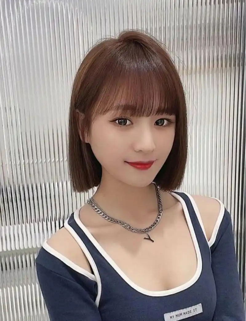 齐肩短发 不用打理就可以很美的短发发型沙发自来卷也可的一刀切短发