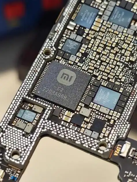 (图片来源自脉脉)国产手机芯片的成功落地不仅维护了稳定,健康的供应