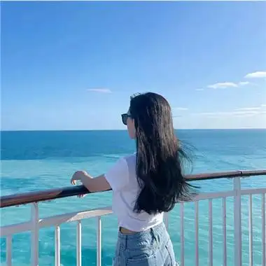 高清好看的蓝色系海边唯美女头图片 最新优质氛围感气质女头像