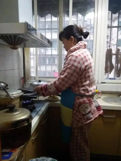 捕捉妈妈劳动的美丽身影 为了家庭辛苦的妈妈最美丽