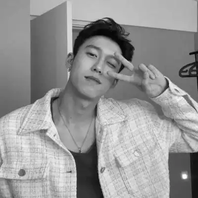 男头黑白真人头像高冷帅气图片_男生头像_头像屋