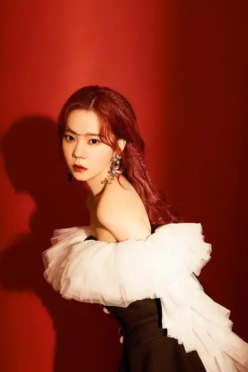 紫宁性感露肩生日写真图片