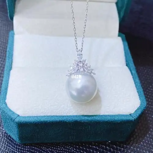 不影响佩戴效果,存在感满满的一款,另配18k金卡地亚链[666][666][666]