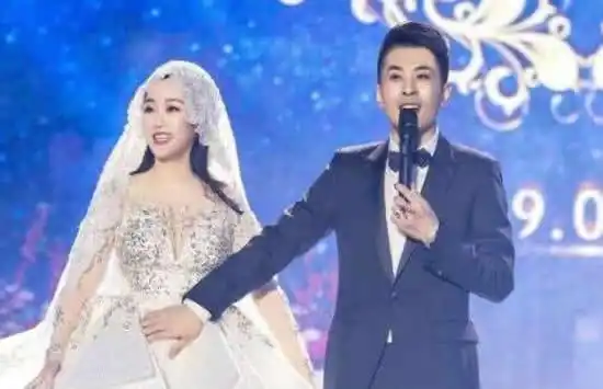 辛巴前妻和大女儿照片曝光辛巴抛妻弃子是真是假