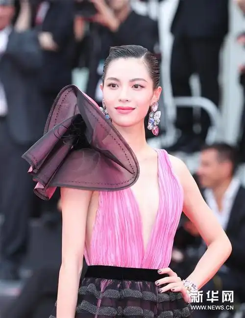 第76届威尼斯电影节开幕倪妮钟楚曦亮相红毯