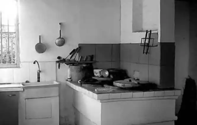 河南"巨腿女孩":拖34斤瘤子生活多年,22岁将其锯下,结婚生子_孙晶晶