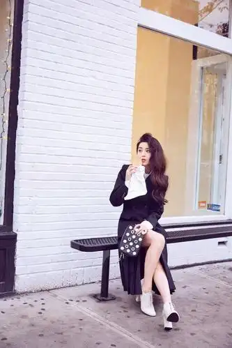 范冰冰明媚出街