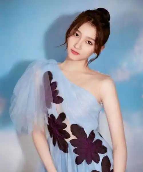 没可能的",女友关晓彤却包裹严实提前过冬_杭州_王俊凯_演唱会