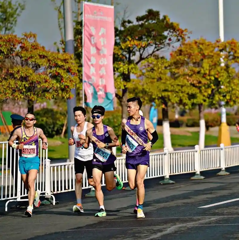 淮安马拉松劲太大了 还没缓过来～ 这周末还有宁海越野赛/上半 - 抖音