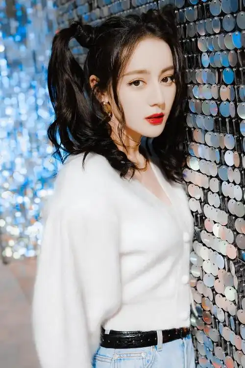 赵露思的括弧刘海是圆脸的本命刘海