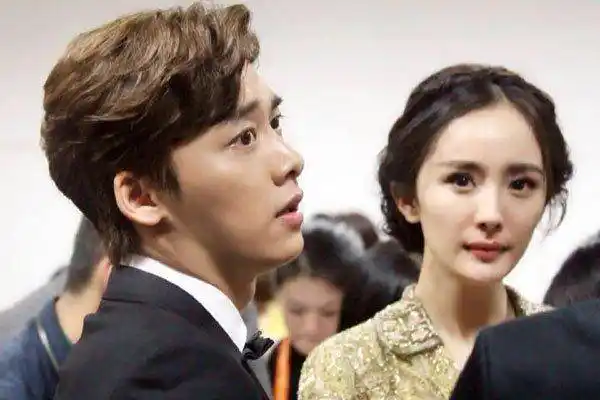 不外关于这些传闻双方都挑选不予回应,直到2019年,李易峰与湾湾在泰国