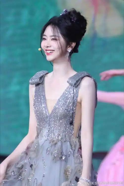 bu design·星辰##谭松韵北京春晚彩排路透