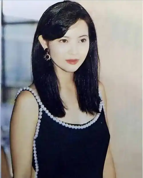 看了80年代的蓝洁瑛,才发现她的穿搭比颜值更出众!