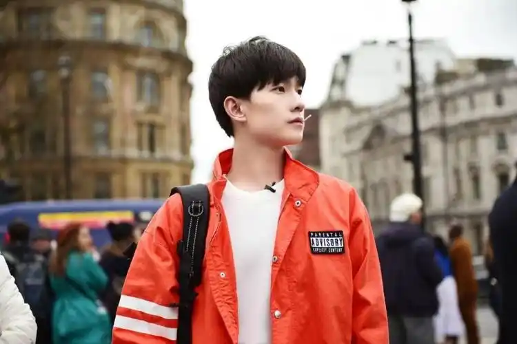 参加节目的11位嘉宾中,只有吴昕一名女艺人,感觉应该是杨洋战胜当年"