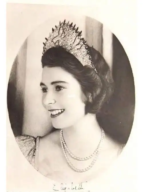 年轻时的英国女王伊丽莎白二世