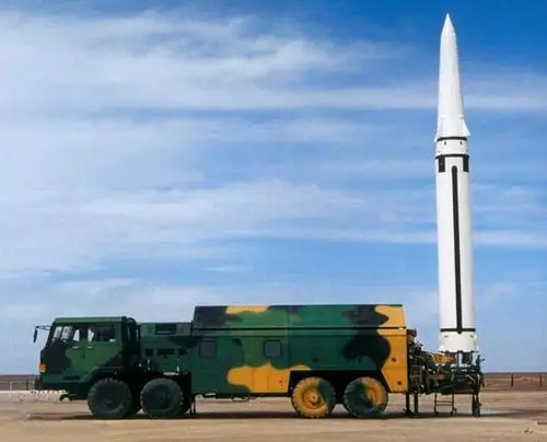 图文加装新型弹头的东风15战术导弹