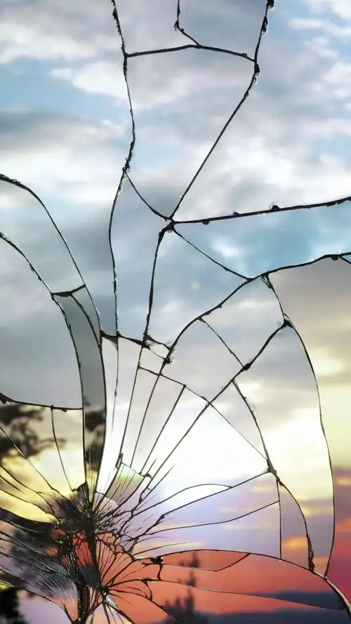 个性破碎玻璃手机锁屏壁纸个性壁纸碎屏破碎玻璃锁屏壁纸