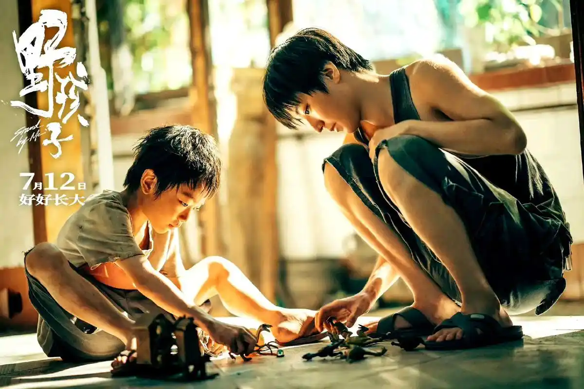 王俊凯 #王俊凯高脚杯喝奶 #王俊凯和助理一起吃火锅