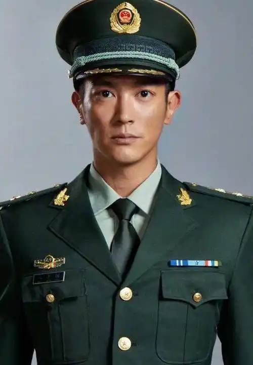 男星穿军装:易烊千玺排第五,杨洋排第三,最帅的是他_图片_网络_来源