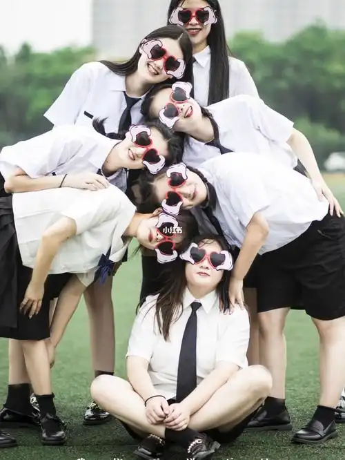 毕业季多人拍摄攻略95│毕业照拍照姿势